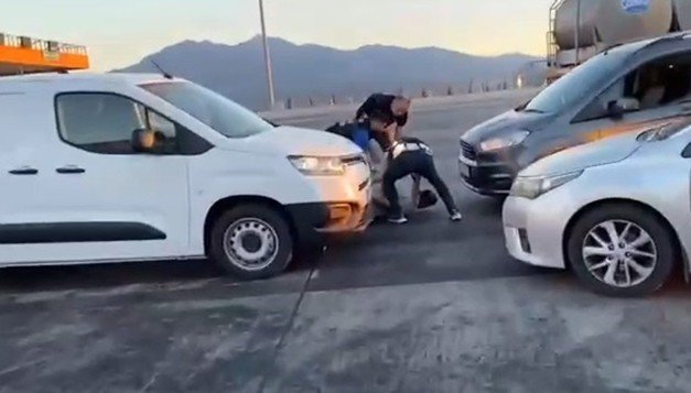 Zehir Taşıyan Araç İ̇zmir’e Sokulmadı: 12 Kilogram Metamfetamin Yakalandı
