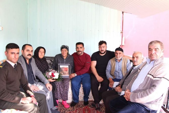 Komutan Ve Silah Arkadaşları, Şehit Uzman Çavuşu Unutmadı