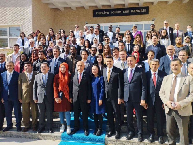 Bakan Kirişci Türkiye’de Öğrenim Gören Yabancı Öğrencilerle Bir Araya Geldi