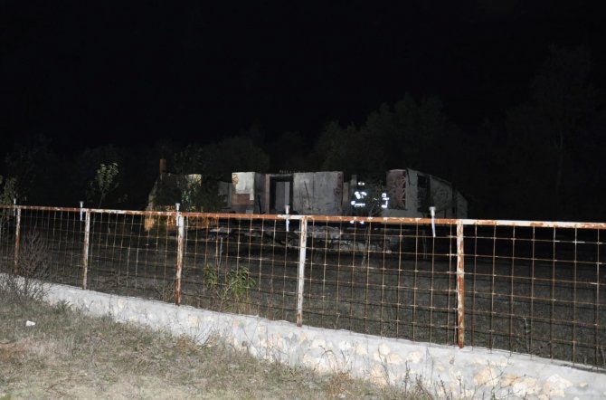Bağ Evi Yanarak Kullanılamaz Hale Geldi