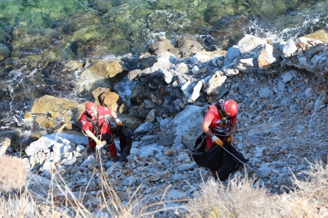 Atıklar, Akut Yardımıyla Toplandı