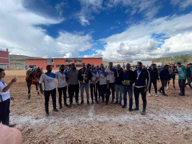 Tercan Mamahatun Atlı Spor Kulübü Sivas’ta Şampiyon