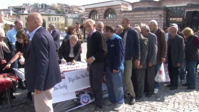Trabzonlular, Trabzon Tanıtım Günleri İçin Üsküdar’da Horon İle Eğlendi