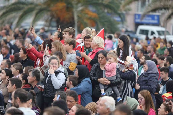 Mudanya Mütareke’nin 100’üncü Yılında Solotürk Nefes Kesti