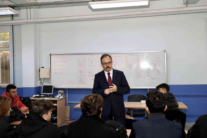 Vali Kızılkaya, Bayrak Törenine Katıldı