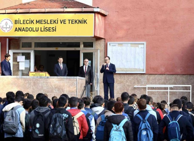 Vali Kızılkaya, Bayrak Törenine Katıldı