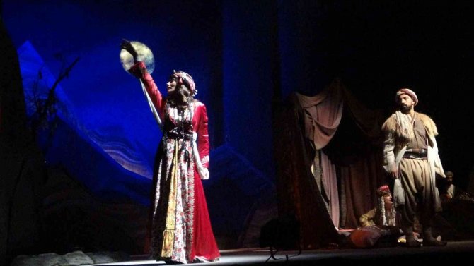 Van Devlet Tiyatrosu Siyabend Ve Xece İle Perdelerini Açtı