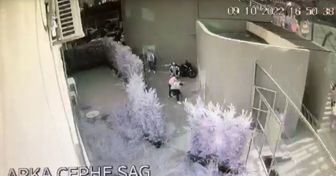 İ̇stanbul’da Taraftar Otobüsüne Silahlı Saldırı Öncesi Tribünde Yaşanan Kavga Kamerada