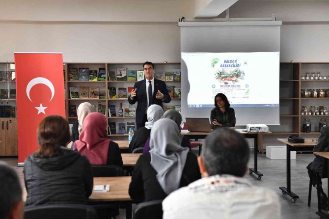 Bursa’da Balkonlar Sebzelerle Yeşerecek