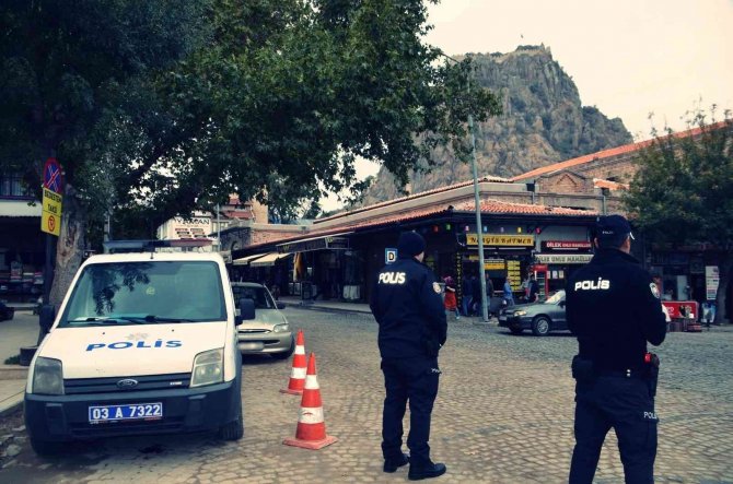 Afyonkarahisar’da ‘Aranan Şahıslar Ve Aranan Araçlar Uygulaması’
