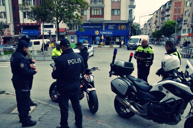 Afyonkarahisar’da ‘Aranan Şahıslar Ve Aranan Araçlar Uygulaması’