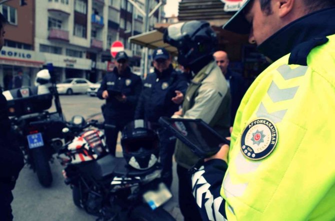 Afyonkarahisar’da ‘Aranan Şahıslar Ve Aranan Araçlar Uygulaması’