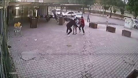 Barışmak İçin Buluştuğu Arkadaşını Tabancayla Vurduğu Anlar Kamerada