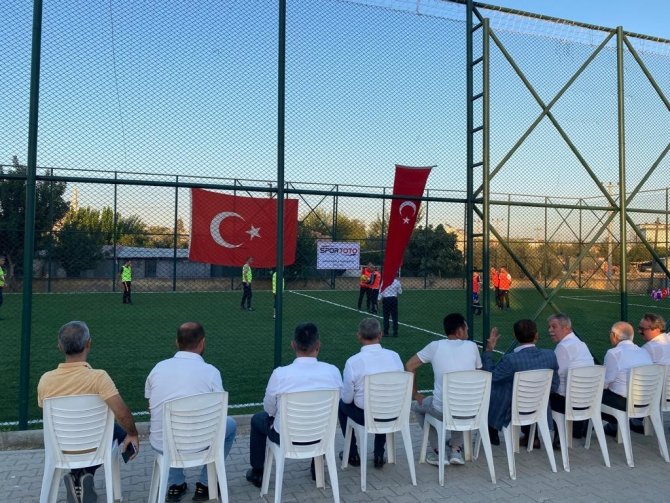 Yavuz Sultan Selim Ortaokuluna Halı Saha