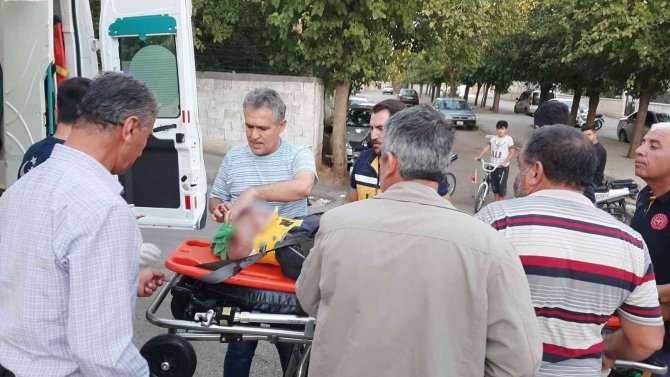 Otomobilin Çarptığı Yaya Yaralandı