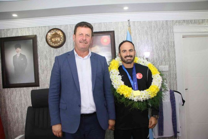 Başkan Soykan Şampiyon Sporcuyu Ağırladı