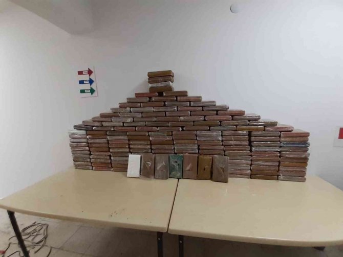 Deniz Yüzeyinden Paketlerle Uyuşturucu Sevkiyatına Şafak Operasyonu
