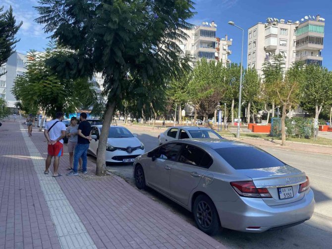 Ukraynalı Çiftin Araçta Bulunan Gözlükleri Çalındı