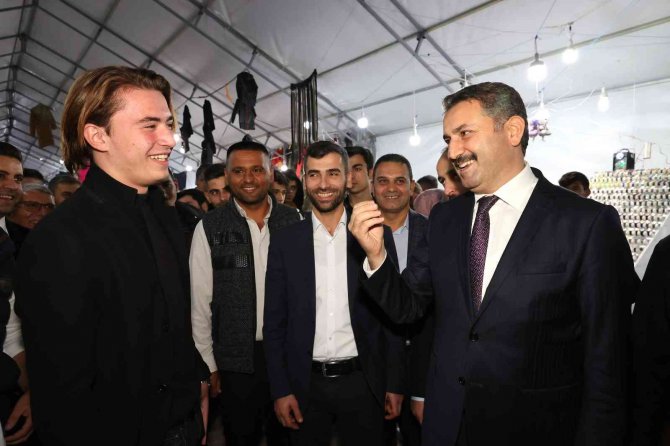 Asırlık Zile Panayırında Başkan Eroğlu’na Yoğun İlgi