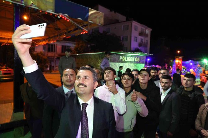 Asırlık Zile Panayırında Başkan Eroğlu’na Yoğun İlgi