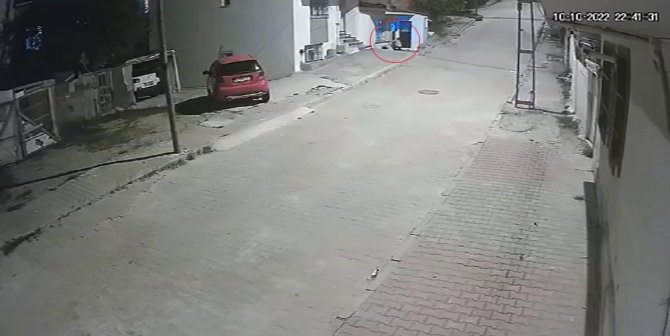 Arnavutköy’de Beğendiği Ayakkabıyı Çalmak İçin Geri Döndü