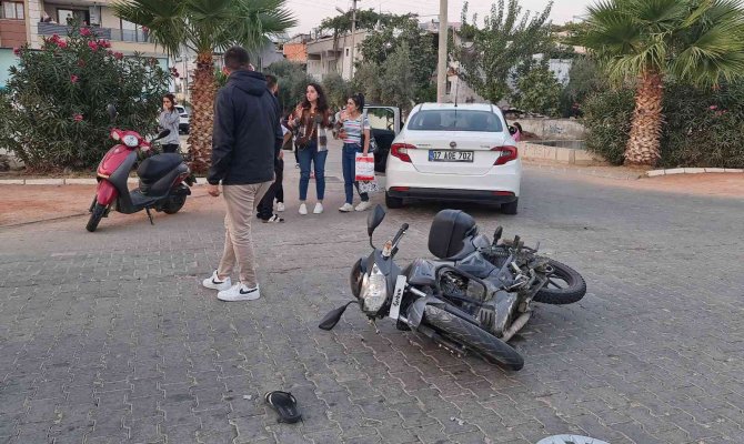 Otomobile Çarpan Motosiklet Sürücüsü Metrelerce Havaya Uçtu