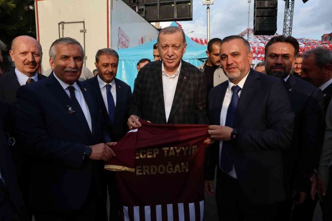Stadyum İçin Taraftar İmzaları Cumhurbaşkanına Teslim Edildi