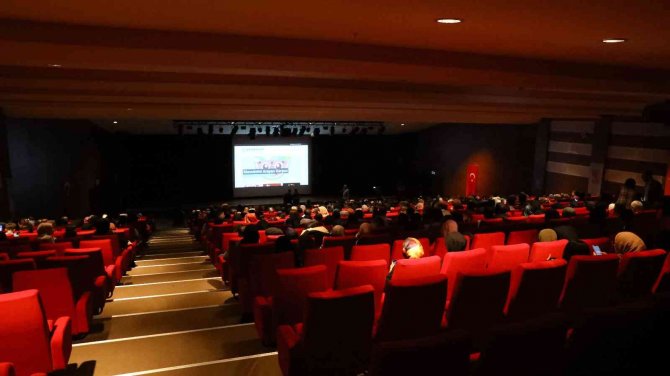 “Ziyafet Sofrası” Başakşehirli Tiyatro Severlerle Buluştu