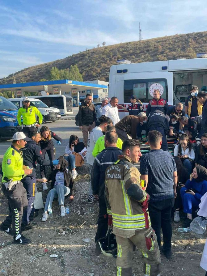 Kontrolden Çıkan Servis Aracı Devrildi: 4 Yaralı
