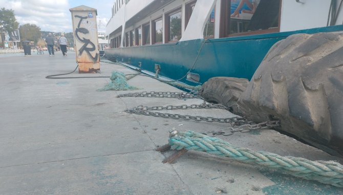 Bebek Sahili’ndeki Akıl Almaz Kaza Kameraya Yansıdı: Motosikletli Gençler Denize Uçtu