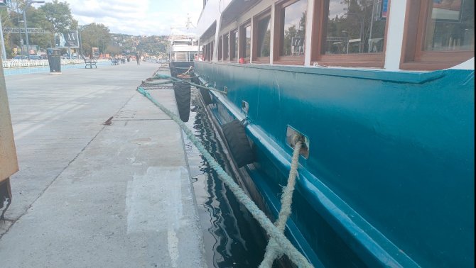 Bebek Sahili’ndeki Akıl Almaz Kaza Kameraya Yansıdı: Motosikletli Gençler Denize Uçtu