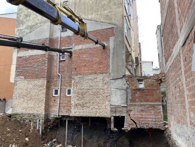 Sinop’ta Yıkılma Tehlikesi Olan 5 Katlı Bina Tahliye Edildi