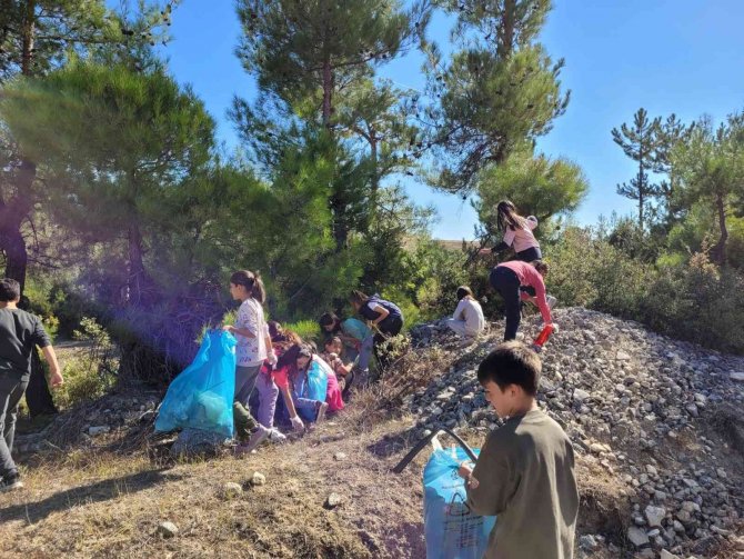 Öğrenciler Doğaya Sahip Çıktı