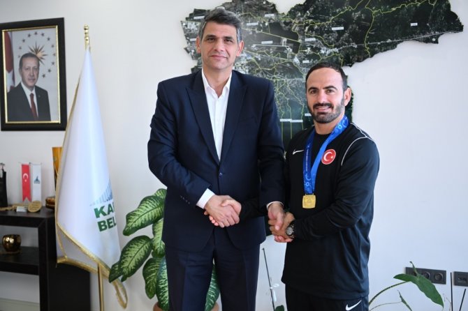 Dünya Şampiyonu Abdülhamit Altun, Yurda Döndü