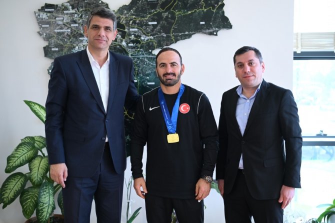 Dünya Şampiyonu Abdülhamit Altun, Yurda Döndü