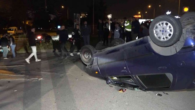Takla Atan Otomobilde Burnu Bile Kanamazken, 2 Çocuğu Ve Eşi Yaralandı