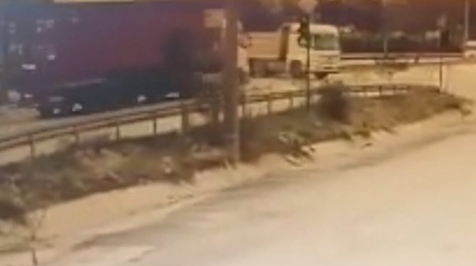 Bursa’da Tır Kamyona Çarptı: 2 Yaralı