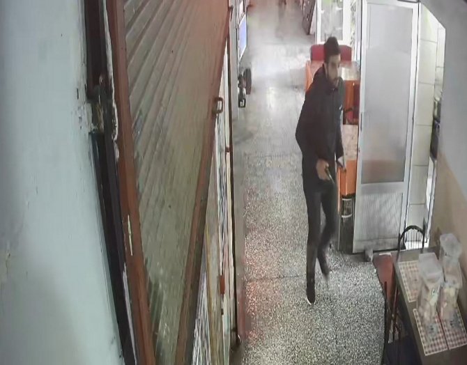 Tabancasını Hazırlayıp Husumetlilerine Kurşun Yağdırdı