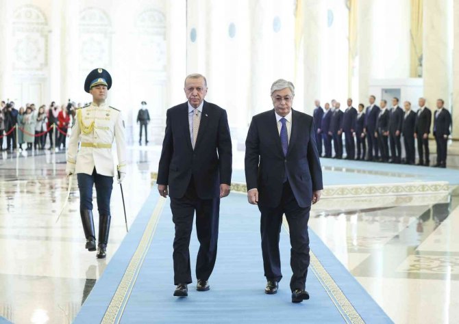 Cumhurbaşkanı Erdoğan, Kazakistan’da Resmi Törenle Karşılandı