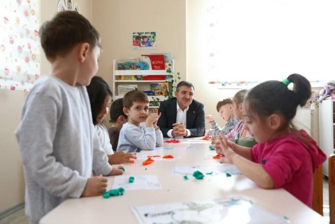Vali Atay Minik Öğrencilerle Bir Araya Geldi
