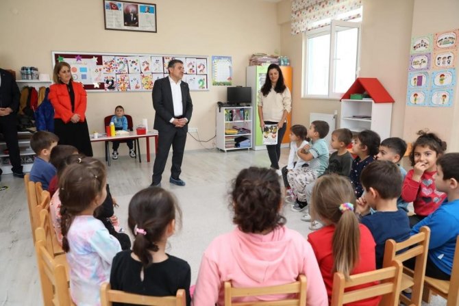 Vali Atay Minik Öğrencilerle Bir Araya Geldi