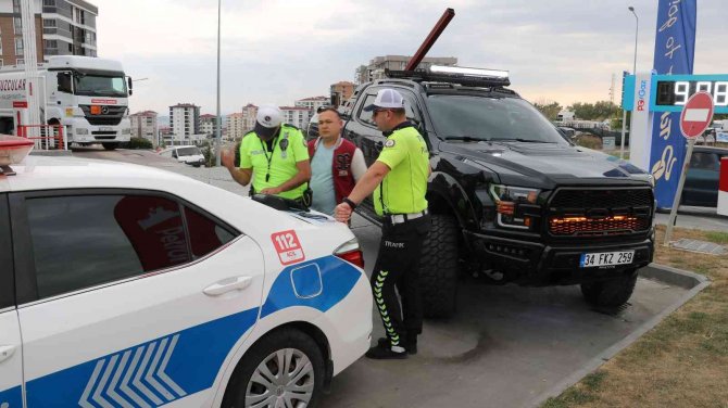 Çakarlı Lüks Aracın Cezası Ağır Oldu