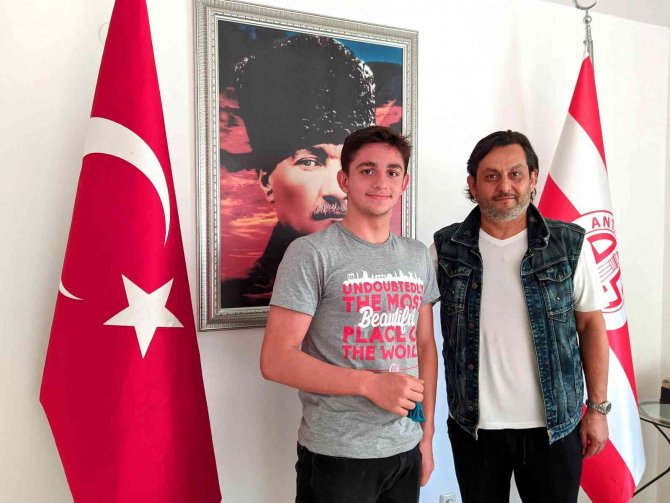 Antalyasporlu Yüzücüler Ödüllendirildi