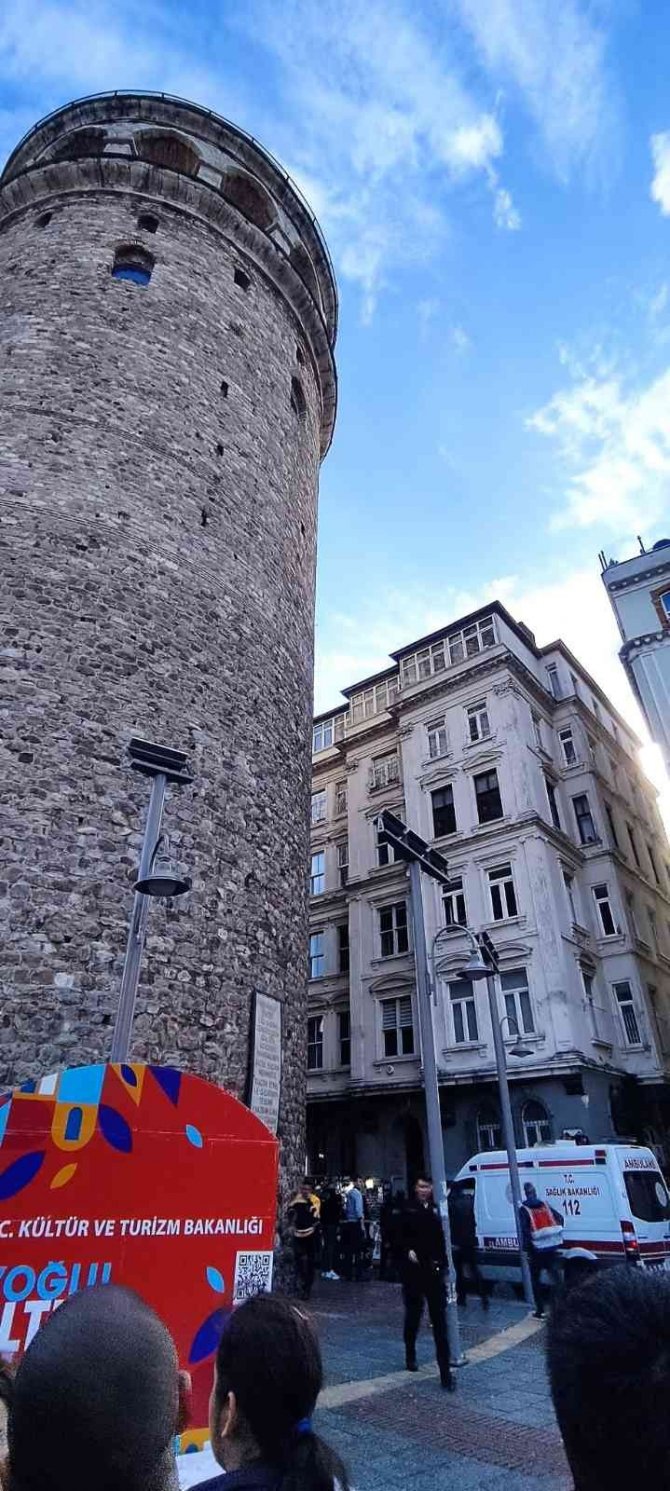 Galata Kulesi’nde Korkunç Olay: Genç Adam Düşerek Öldü