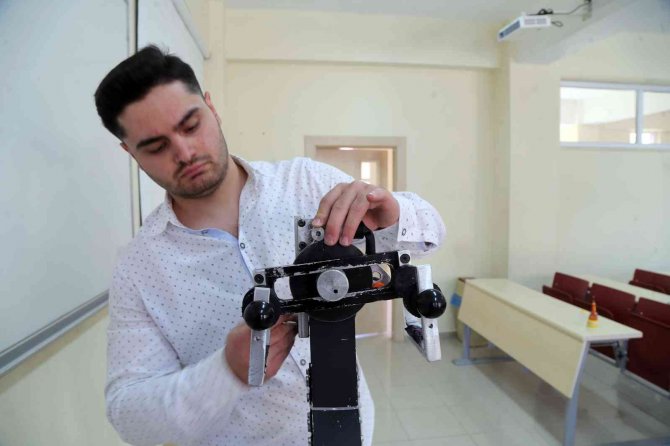 Üniversite Öğrencisi Tasarladığı ‘Dijital Nöbetçi’ İle Takdir Topladı