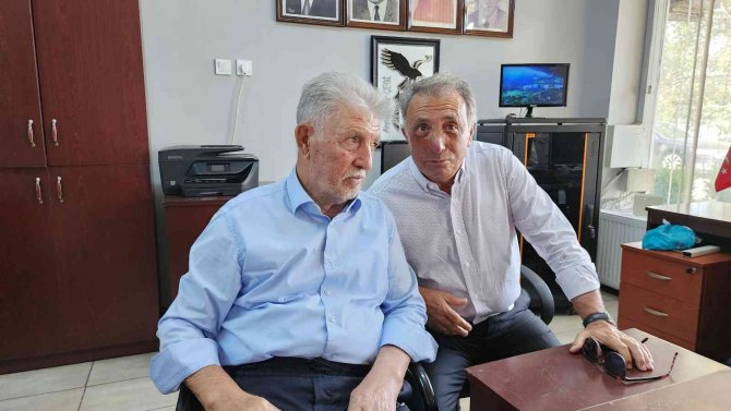 Beşiktaş Başkanı Çebi’den Babasına Jest