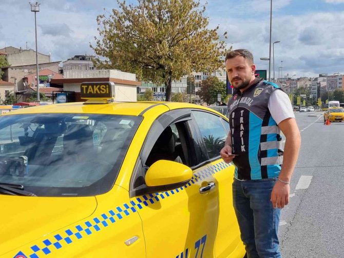 İ̇stanbul’da Yolcu Seçen Taksici Gazetecilere Küfür Etti