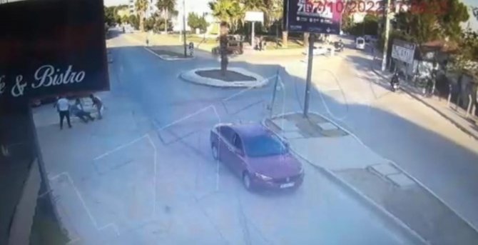 İ̇zmir’de Doktorun 3 Zanlı Tarafından Sopalarla Darp Edilmesi Kamerada