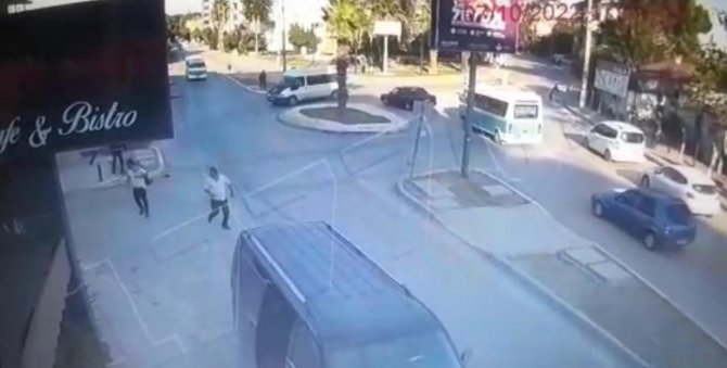 İ̇zmir’de Doktorun 3 Zanlı Tarafından Sopalarla Darp Edilmesi Kamerada