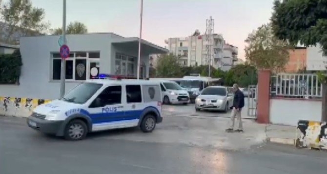 İ̇zmir’de Aranan Şüphelilere Şafak Operasyonu: 6 Tutuklama